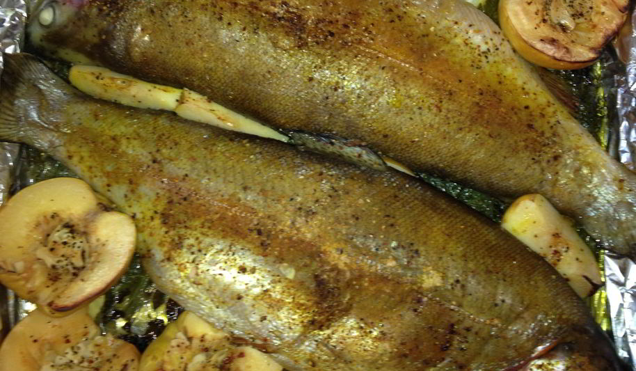Рецепт форели, запеченной с осенними овощами и фруктами