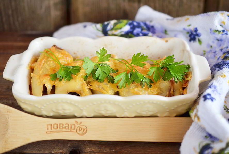 Кальмары, фаршированные грибами и черносливом