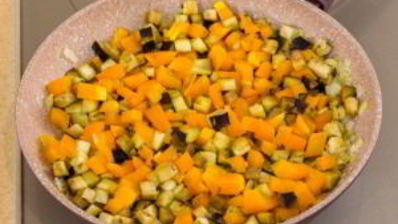 камбала под овощами