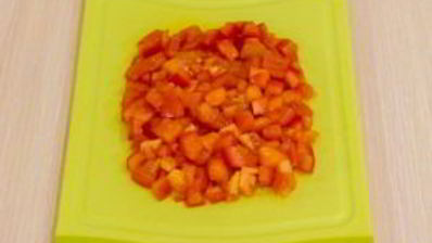 камбала под овощами