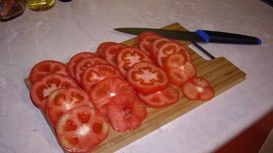 карп тушенный с помидорами