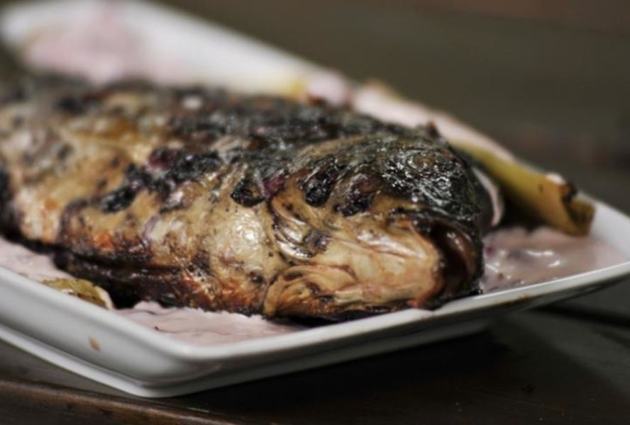 Карп в ягодной глазури