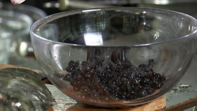 карп в ягодной глазури