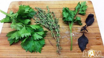 королевский карп, запеченный на подушке из овощей