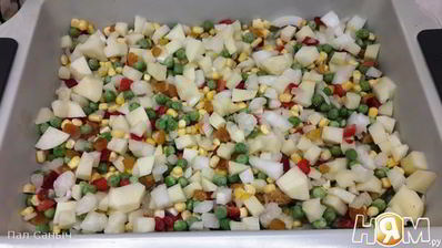 королевский карп, запеченный на подушке из овощей