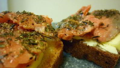 красная рыба по-сазоновски с тимьяном