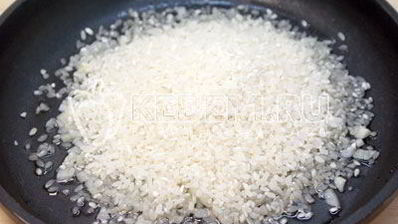 креветки с рисом и зеленым горошком