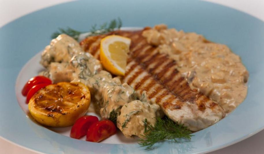 Рецепт осетрины гриль с цветной капустой и водка-соусом