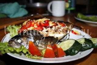 Радужная форель с овощами