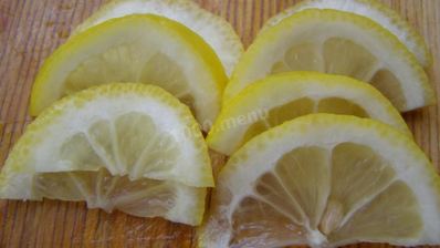 речная рыба в мультиварке с лимонами на пару