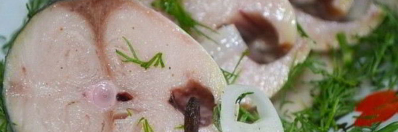 Скумбрия с пряностями в яблочном уксусе