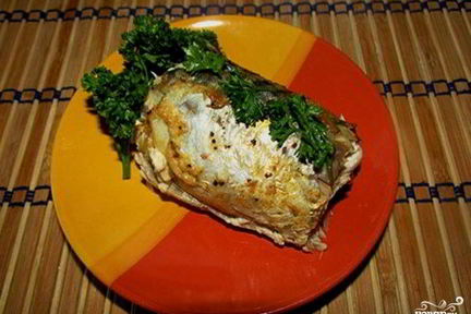 Скумбрия в духовке с луком