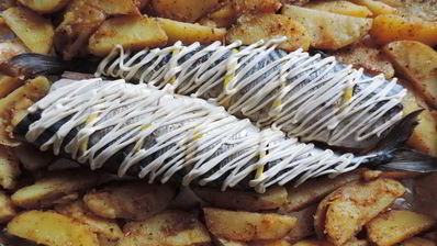 скумбрия, запеченная с картофелем