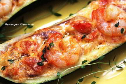 Сливочные креветки, запеченные в цукини