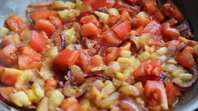 сливочные креветки, запеченные в цукини