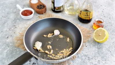 тигровые креветки, жаренные с чесноком и имбирем