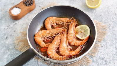 тигровые креветки, жаренные с чесноком и имбирем