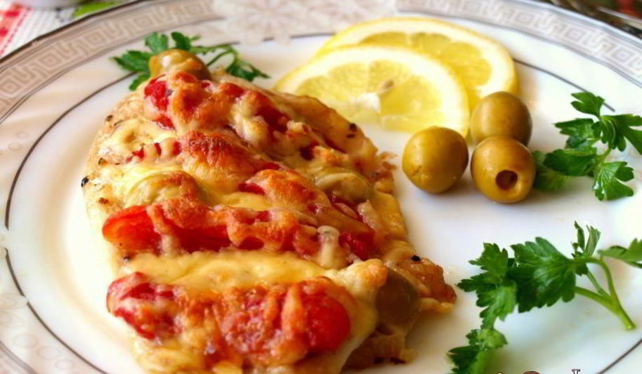 Рецепт тилапии запеченной с помидорами под сыром