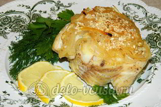 Треска под лимонно-луковым соусом