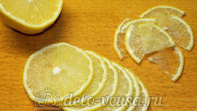 треска под лимонно-луковым соусом