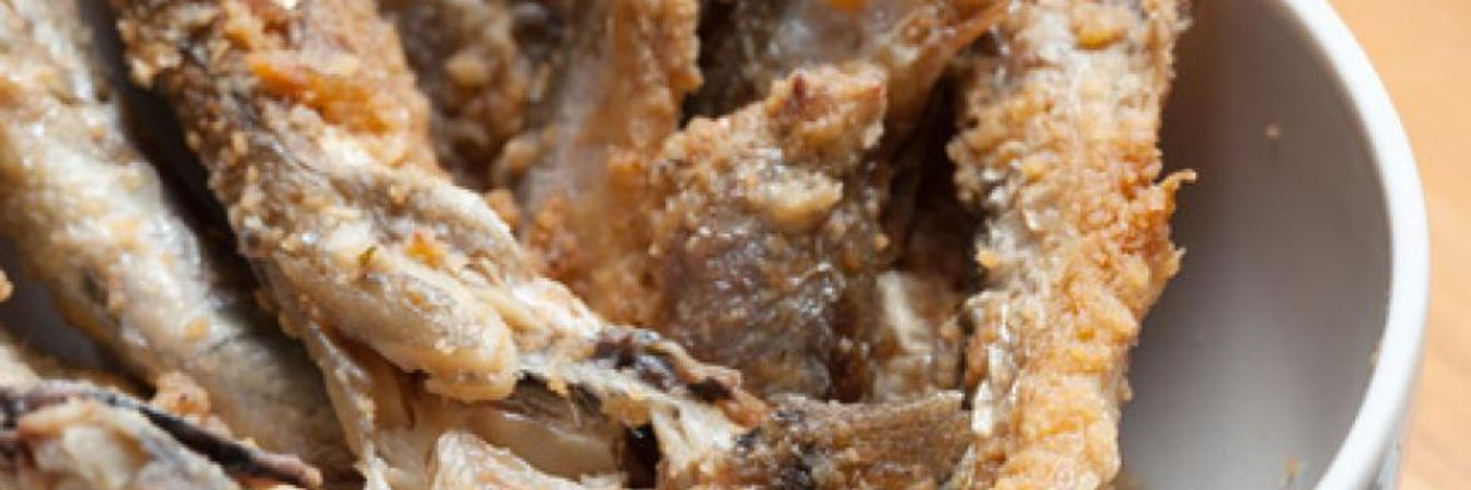 Жареная корюшка в сухарях