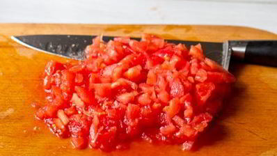 жареная треска с томатно-грибным соусом