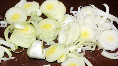 жаренная рыба с луком пореем