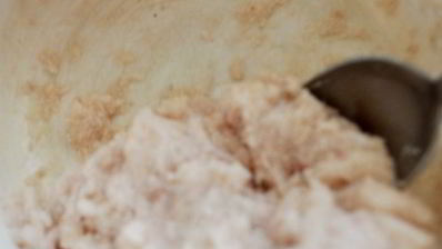 рыбные клецки с черным рисом и сливочно-икорным соусом