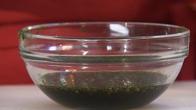 рыбные клецки с фунчозой и соевым соусом