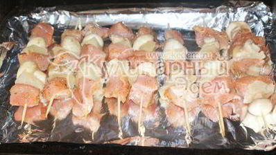 куриный шашлык с острым салатом