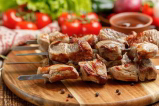 Пикантный шашлык из свинины с манго