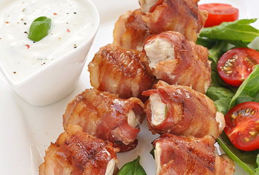 Шашлычки из индейки с беконом