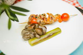 Шашлычки из креветок и свинины