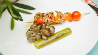 шашлычки из креветок и свинины