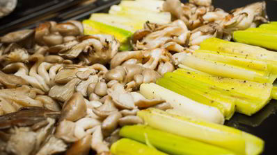 шашлычки из креветок и свинины