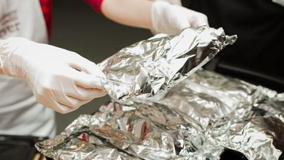 шашлычки из креветок и свинины