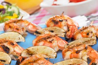 Шашлык из креветок с лимоном