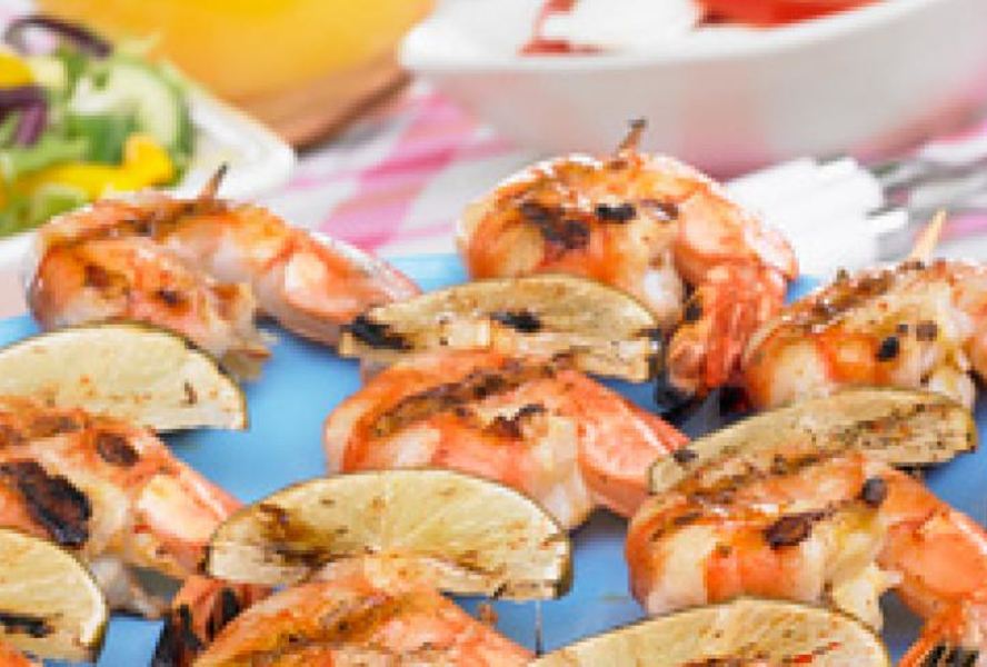 Шашлык из креветок с лимоном