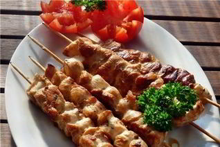 Шашлык из куриного филе с чесноком в духовке