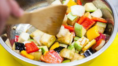 шашлык из куриных грудок с овощами