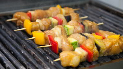 шашлык из куриных грудок с овощами