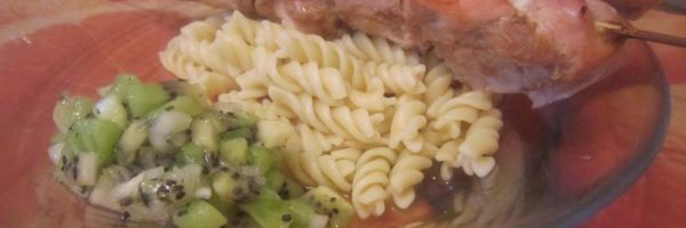 Шашлык из куриных грудок с соусом из киви и меда