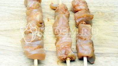 шашлык из курицы на сковороде гриль