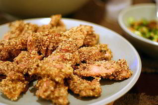 Шашлык из курицы в панировке из приправы Дукка