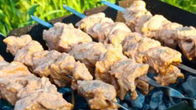 шашлык из свинины, маринованный в розовом соусе