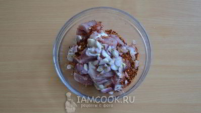 шашлык из свинины в банке в духовке