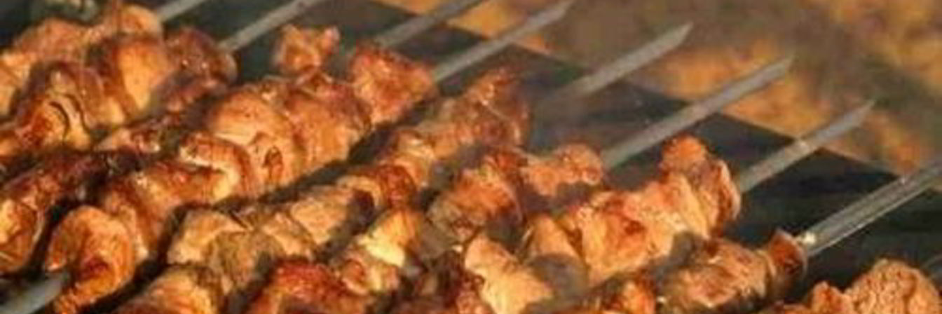 Шашлык из свинины в маринаде из томатов и розмарина