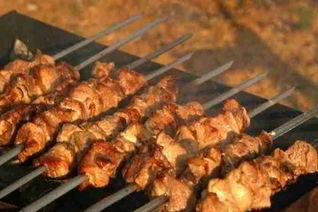 Шашлык из свинины в маринаде из томатов и розмарина