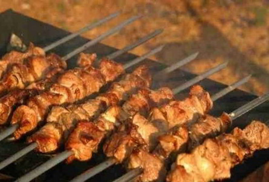 Шашлык из свинины в маринаде из томатов и розмарина