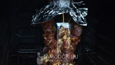 шашлык в духовке в банке на шпажках